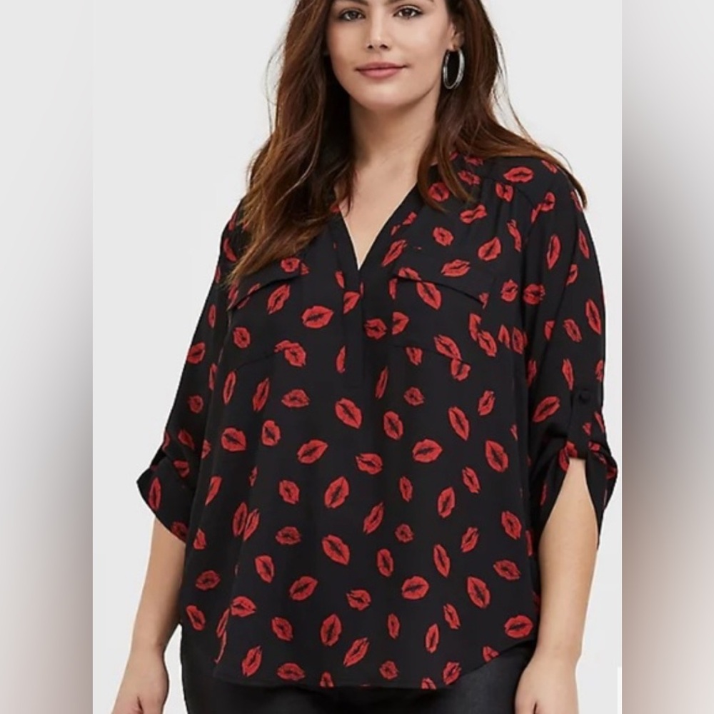 Torrid Harper 3/4 Sleeve Lipstick Pullover Blouse